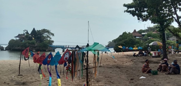 Pantai Balekambang Sangat Nyaman Dan Aman Saat Dikunjungi Para Wisatawan