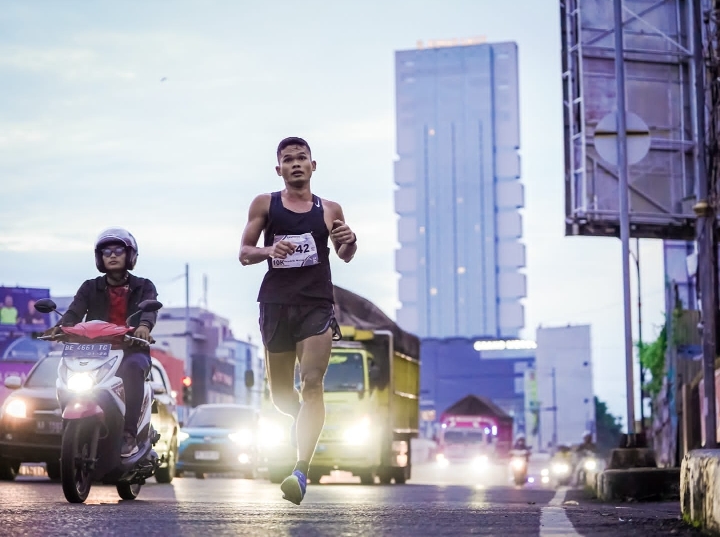 Ksatria Buaya Putih Juara Lari Lampung Half Marathon