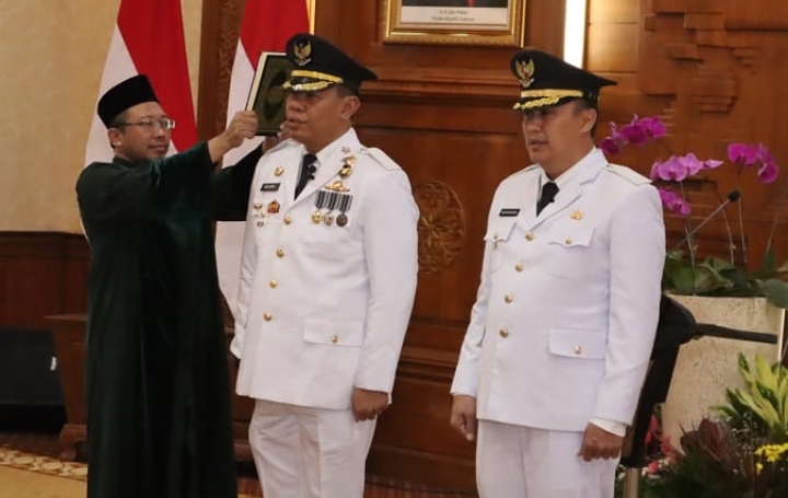 Pj Gubernur Jatim Lantik Penjabat Bupati Magetan dan Wali Kota Malang