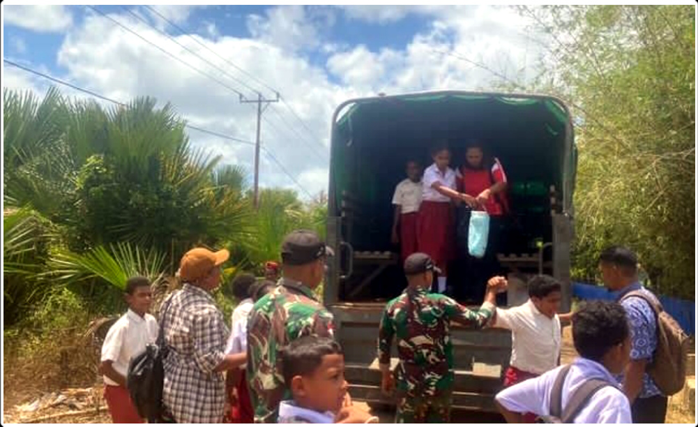 Siswa SD YPK Kuller Naik Truk Satgas Pamtas Yonif 726/Tml Demi Ikuti UNBK