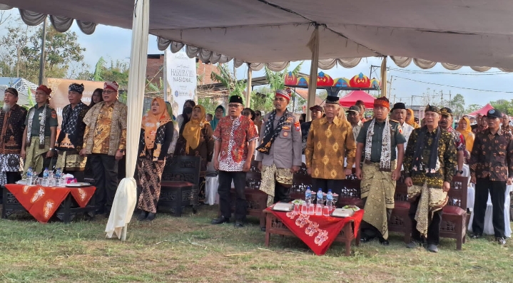Hari Batik Nasional Di Singosari Dengan Tema Singhasari Bangkit Di Kebun Winih Cafe Opa Randu Agung Singosari