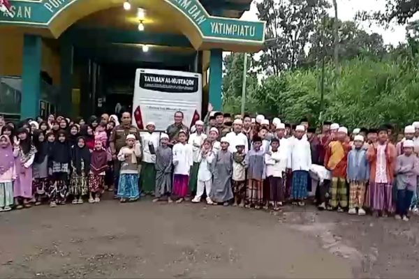 Media Kolocokronews Tutup Agenda HUT-nya dengan Berkunjung ke Yayasan Ponpes Al-Mustaqim dan Yatim Piatu di Lawang