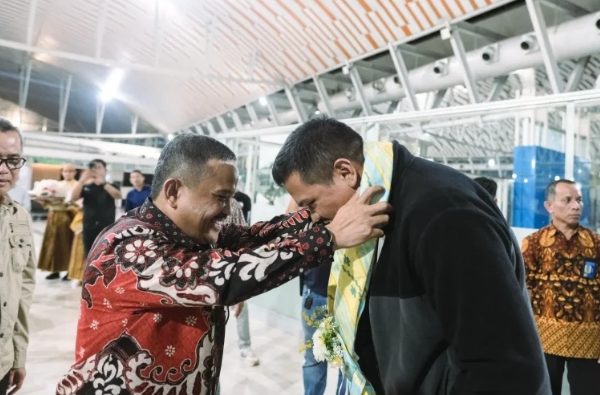 Penyambutan Bupati Bantaeng Uji Nurdin Dan Pengalungan Kain Sutra Dari Pimpinan Forkopinda