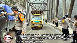 Brimob dan Polres Lumajang Bergerak Cepat: Atur Arus Lalu Lintas dan Bagikan Masker Pasca Erupsi Semeru